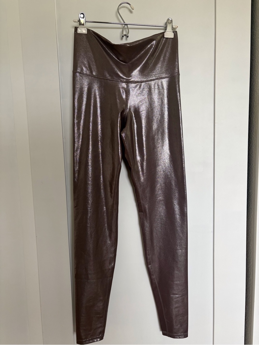 Old Navy Active Powersoft Shimmery Faux-Leather Extra High Legging - rose silver